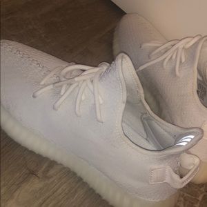 Triple white Yeezy Boost MENS 8/WOMENS 10